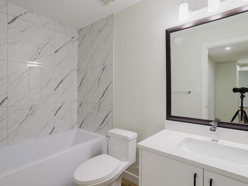 1213 11 Avenue, Edmonton, AB - Indoor Photo Showing Bathroom