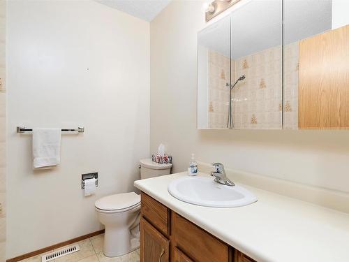 10632 10 Avenue, Edmonton, AB - Indoor Photo Showing Bathroom