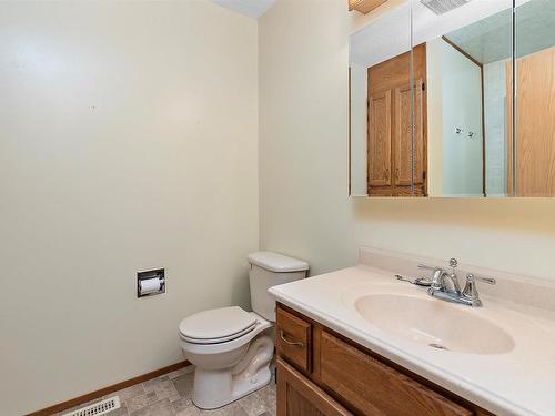 10632 10 Avenue, Edmonton, AB - Indoor Photo Showing Bathroom