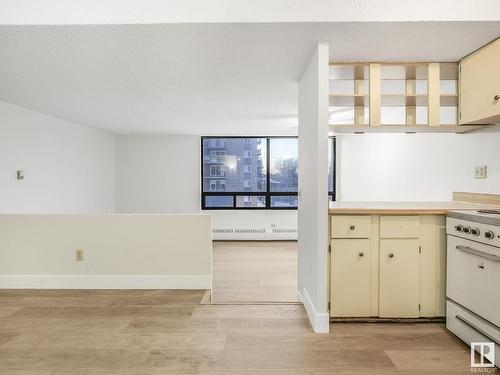 313 10160 114 Street, Edmonton, AB - Indoor Photo Showing Kitchen