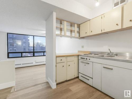 313 10160 114 Street, Edmonton, AB - Indoor Photo Showing Kitchen