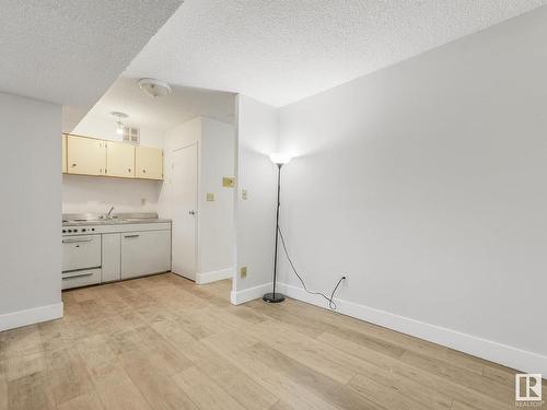 313 10160 114 Street, Edmonton, AB - Indoor Photo Showing Kitchen