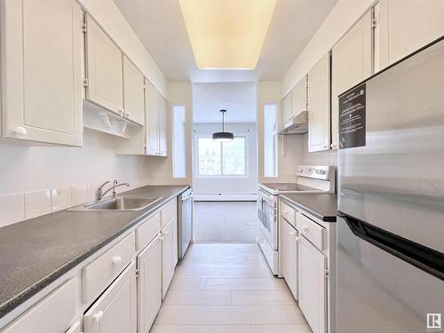 303 11450 40 Avenue, Edmonton, AB - Indoor Photo Showing Kitchen