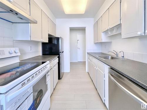 303 11450 40 Avenue, Edmonton, AB - Indoor Photo Showing Kitchen