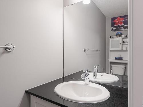 935 Ebbers Crescent, Edmonton, AB - Indoor Photo Showing Bathroom