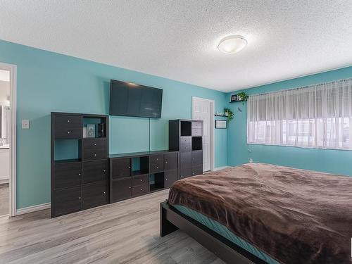 935 Ebbers Crescent, Edmonton, AB - Indoor Photo Showing Bedroom