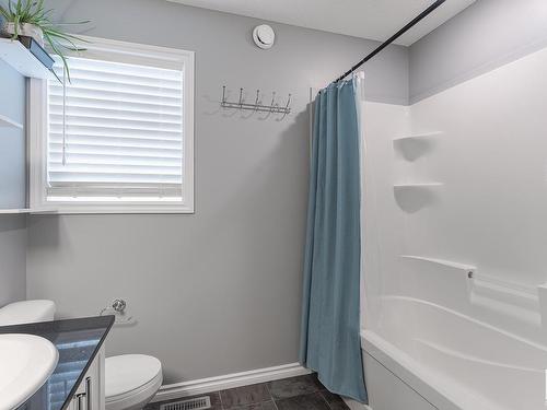 935 Ebbers Crescent, Edmonton, AB - Indoor Photo Showing Bathroom