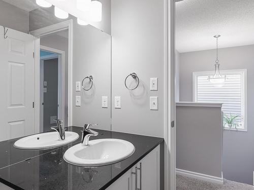 935 Ebbers Crescent, Edmonton, AB - Indoor Photo Showing Bathroom