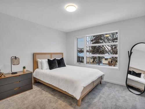 4637 114 Avenue, Edmonton, AB - Indoor Photo Showing Bedroom