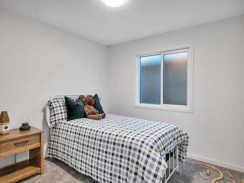 4637 114 Avenue, Edmonton, AB - Indoor Photo Showing Bedroom