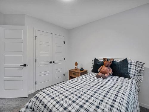 4637 114 Avenue, Edmonton, AB - Indoor Photo Showing Bedroom