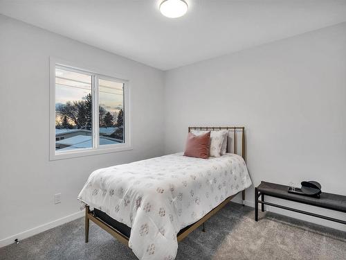 4637 114 Avenue, Edmonton, AB - Indoor Photo Showing Bedroom