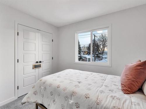 4637 114 Avenue, Edmonton, AB - Indoor Photo Showing Bedroom