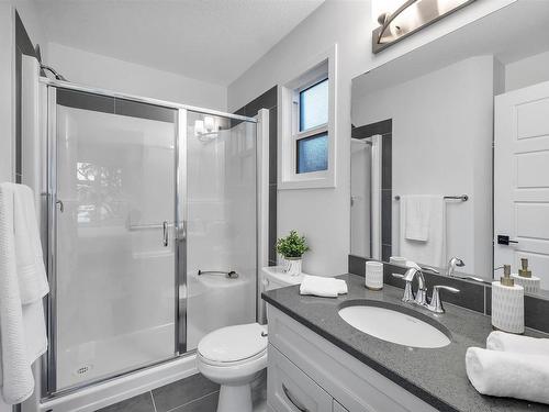 4637 114 Avenue, Edmonton, AB - Indoor Photo Showing Bathroom