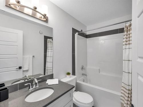 4637 114 Avenue, Edmonton, AB - Indoor Photo Showing Bathroom