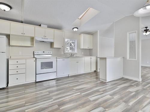 #64-240065 Twp Road 472, Rural Wetaskiwin County, AB - Indoor Photo Showing Kitchen