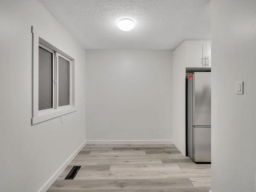 21E Meadowlark Village, Edmonton, AB - Indoor Photo Showing Other Room