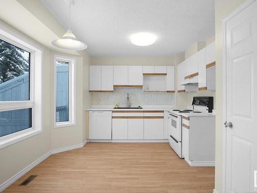 78 3311 58 Street, Edmonton, AB - Indoor Photo Showing Kitchen