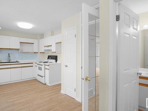 78 3311 58 Street, Edmonton, AB - Indoor Photo Showing Kitchen