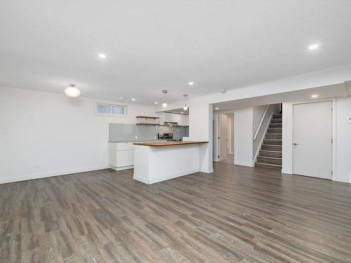 8716 136 Avenue, Edmonton, AB - Indoor Photo Showing Kitchen