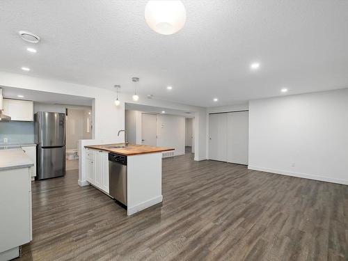 8716 136 Avenue, Edmonton, AB - Indoor Photo Showing Kitchen