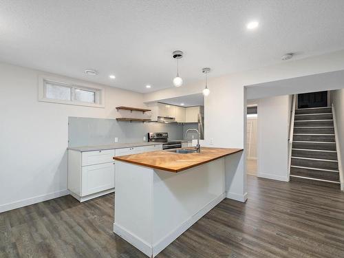 8716 136 Avenue, Edmonton, AB - Indoor Photo Showing Kitchen