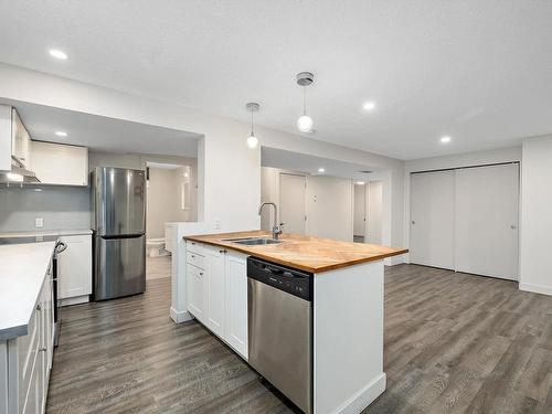 8716 136 Avenue, Edmonton, AB - Indoor Photo Showing Kitchen With Upgraded Kitchen