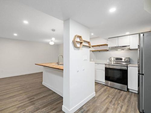 8716 136 Avenue, Edmonton, AB - Indoor Photo Showing Kitchen