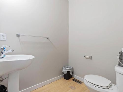 6212 1A Avenue, Edmonton, AB - Indoor Photo Showing Bathroom