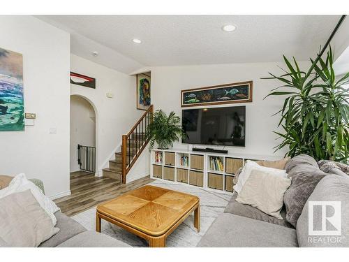 17927 62C Avenue, Edmonton, AB - Indoor Photo Showing Living Room