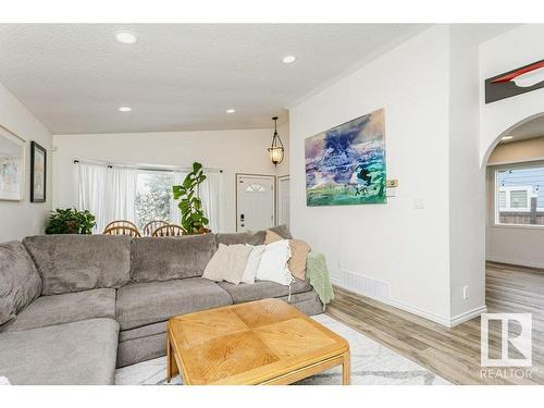 17927 62C Avenue, Edmonton, AB - Indoor Photo Showing Living Room