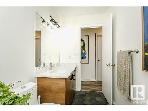 17927 62C Avenue, Edmonton, AB - Indoor Photo Showing Bathroom