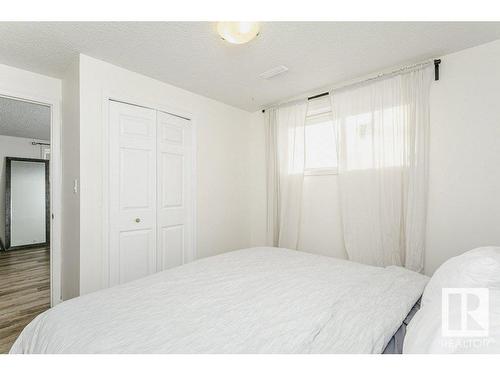 17927 62C Avenue, Edmonton, AB - Indoor Photo Showing Bedroom