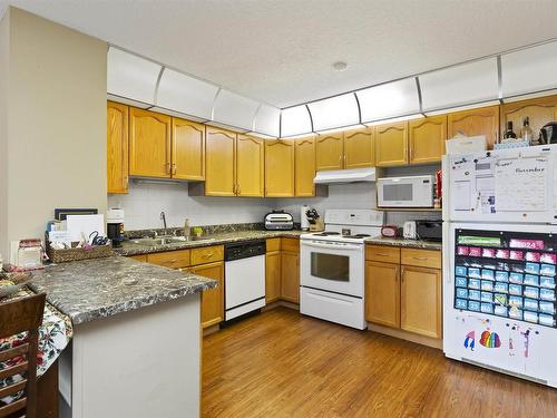 408 3 Perron Street, St. Albert, AB - Indoor Photo Showing Kitchen With Double Sink