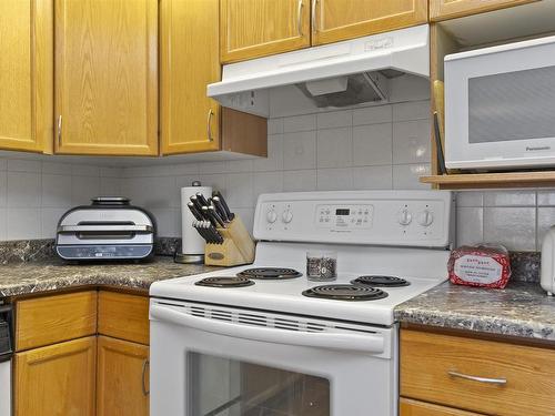 408 3 Perron Street, St. Albert, AB - Indoor Photo Showing Kitchen