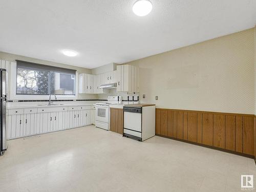 5735 144 Avenue, Edmonton, AB - Indoor Photo Showing Kitchen