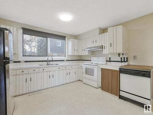 5735 144 Avenue, Edmonton, AB - Indoor Photo Showing Kitchen