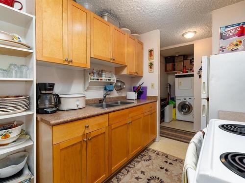 203 51 Brown Street, Stony Plain, AB - Indoor Photo Showing Kitchen With Double Sink