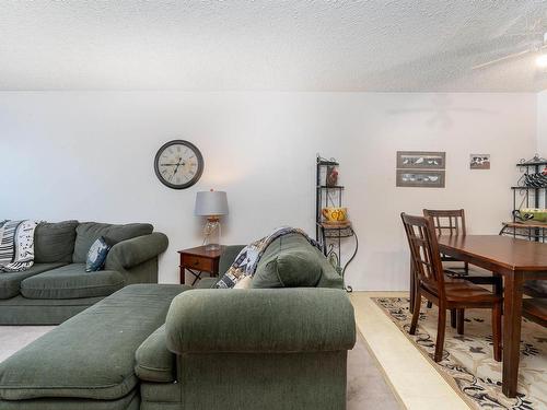 203 51 Brown Street, Stony Plain, AB - Indoor Photo Showing Living Room