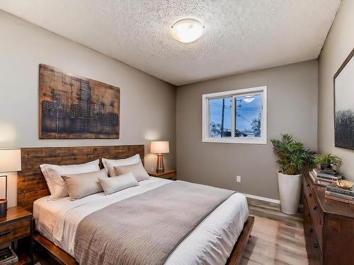 11810 43 Street, Edmonton, AB - Indoor Photo Showing Bedroom