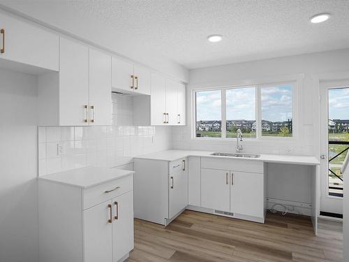 47 1025 Secord Promenade, Edmonton, AB - Indoor Photo Showing Kitchen