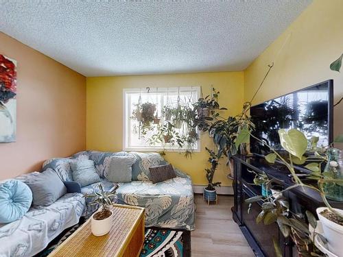 453 1196 Hyndman Rd, Edmonton, AB - Indoor Photo Showing Other Room