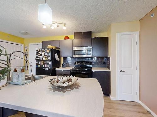 453 1196 Hyndman Rd, Edmonton, AB - Indoor Photo Showing Other Room