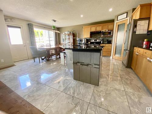 10932 177 Avenue, Edmonton, AB - Indoor Photo Showing Kitchen