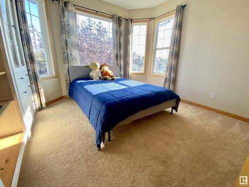 10932 177 Avenue, Edmonton, AB - Indoor Photo Showing Bedroom