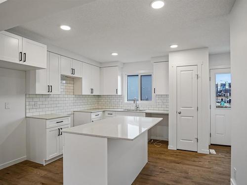 28 1009 Cy Becker Road, Edmonton, AB - Indoor Photo Showing Kitchen With Upgraded Kitchen