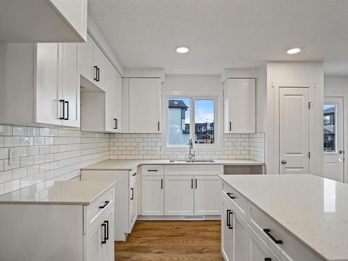 28 1009 Cy Becker Road, Edmonton, AB - Indoor Photo Showing Kitchen With Upgraded Kitchen