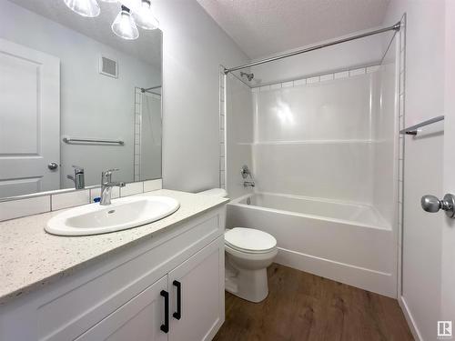 28 1009 Cy Becker Road, Edmonton, AB - Indoor Photo Showing Bathroom