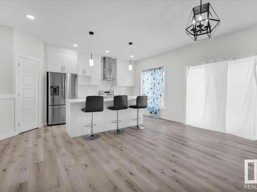 17234 9 Avenue, Edmonton, AB - Indoor Photo Showing Kitchen