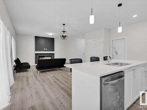 17234 9 Avenue, Edmonton, AB - Indoor Photo Showing Kitchen With Upgraded Kitchen